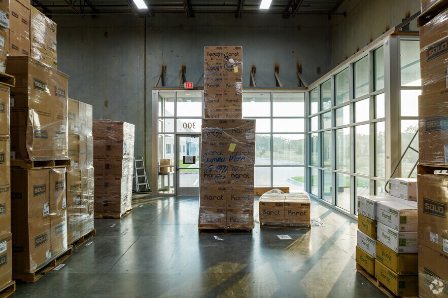 More Photos Of 1617 Scottsdale Dr, Cedar Park Warehouse For Lease