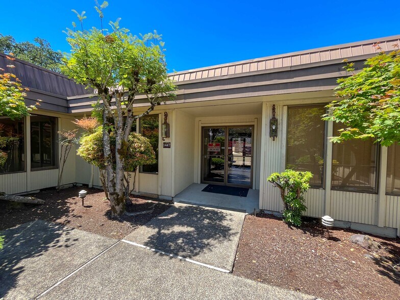 More Photos Of 1431-1449 Liberty St, Salem Office For Lease