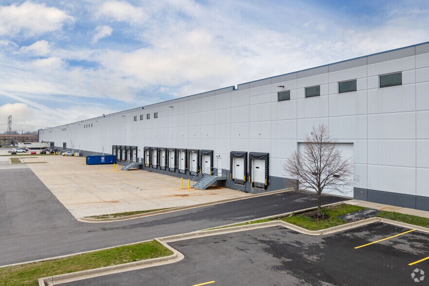 More Photos Of 601-609 Dempster St, Mount Prospect Warehouse For Lease