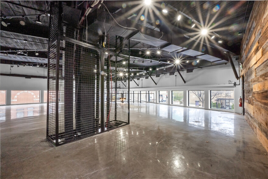 More Photos Of 3000 Rue Saint-Antoine O, Montréal Storefront Retail Office For Lease