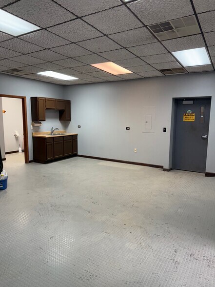 More Photos Of 1225 Channahon Rd, Joliet Warehouse For Lease