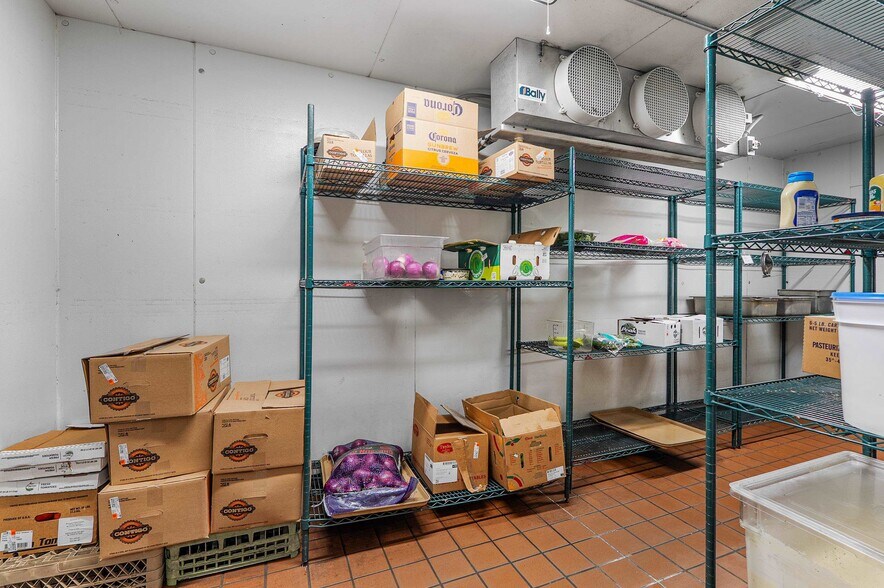 More Photos Of 850 Kepler Dr, Green Bay Restaurant For Sale