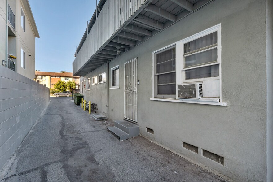 More Photos Of 14622 Sylvan St, Van Nuys Apartments For Sale
