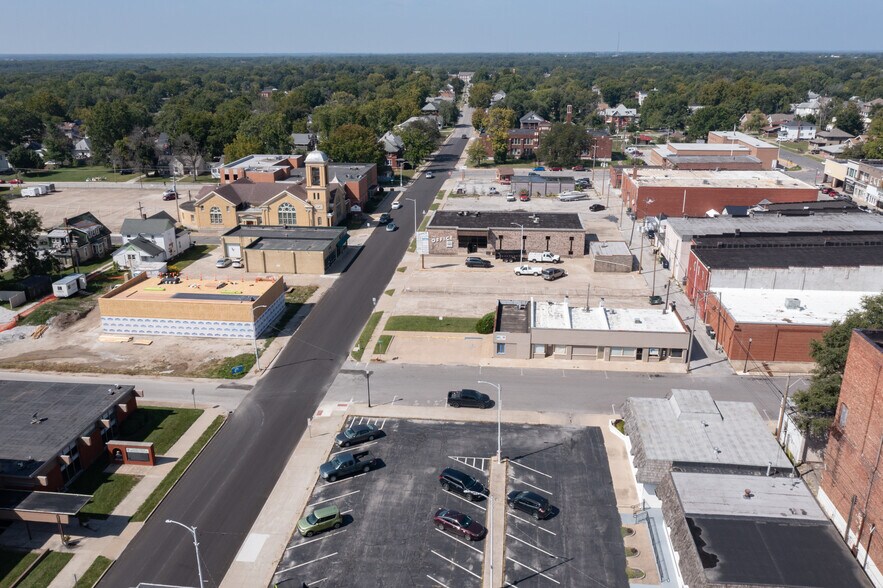 More Photos Of 509 - 511 W. Rollins, Moberly Office For Lease