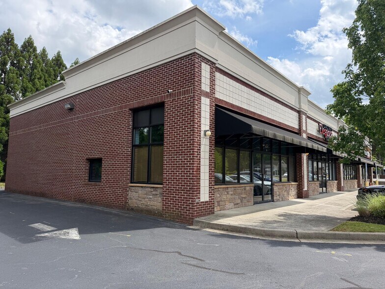 More Photos Of 15 Pelham Rd, Greenville General Retail For Lease