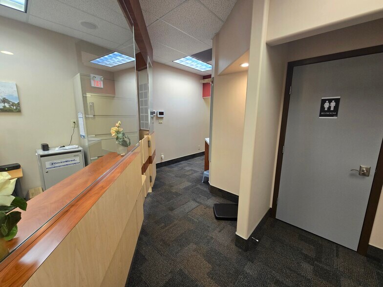 More Photos Of 1903 105 St NW, Edmonton Freestanding For Lease