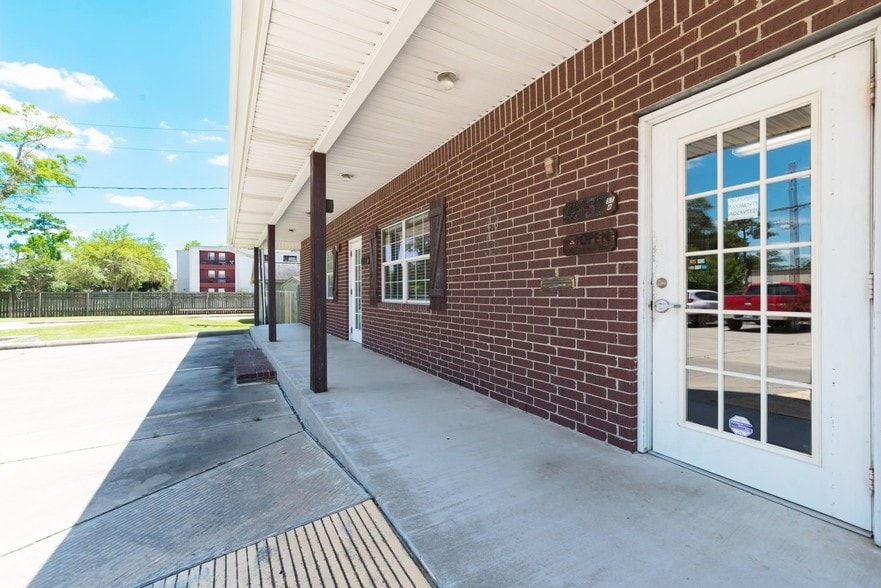 More Photos Of 4337 Crow Rd, Beaumont Medical For Lease