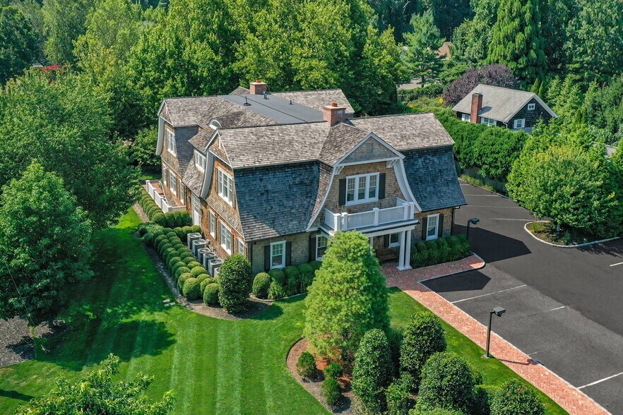 More Photos Of 26 Montauk Hwy, East Hampton Office For Sale