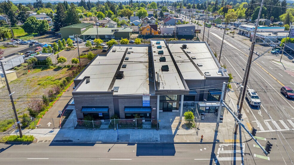 More Photos Of 2462 SE 82nd Ave, Portland Storefront Retail Office For Lease