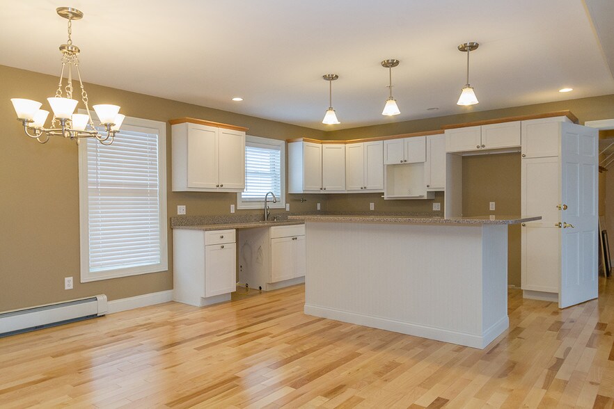 More Photos Of 72 Elm St, Camden Hospitality For Sale