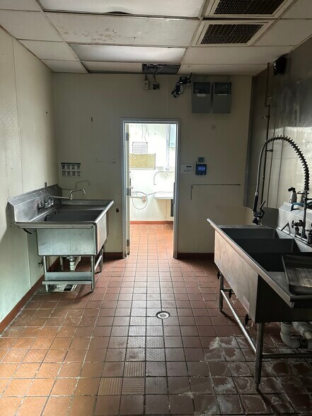 More Photos Of 4595 E Main St, Whitehall Fast Food For Sale