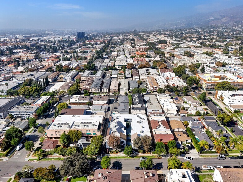 More Photos Of 515 E Elmwood Ave, Burbank Apartments For Sale