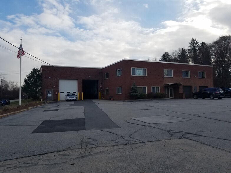 More Photos Of 1 Horseshoe Pond Ln, Concord Light Distribution For Sale
