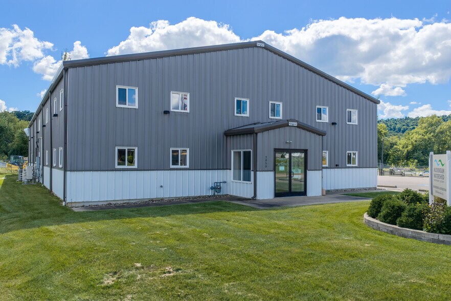 More Photos Of 2050 Reiser Ave SE, New Philadelphia Warehouse For Sale