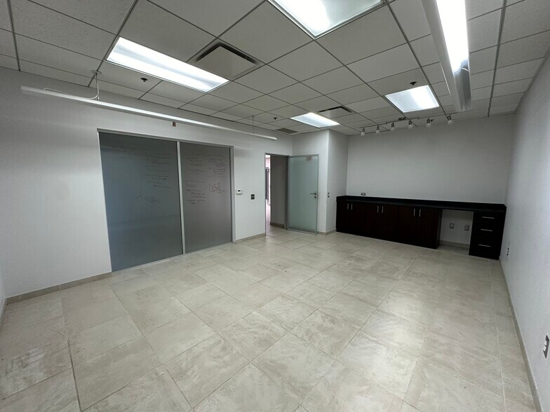 More Photos Of 15162 S Commerce Dr, Dearborn Research And Development For Sale