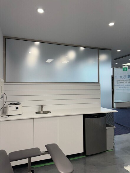 More Photos Of 3858-3870 Notre-Dame, Laval Office For Sale