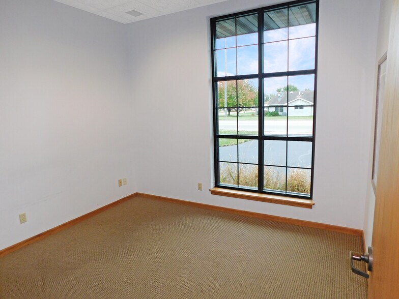More Photos Of 3400 N Rockton Ave, Rockford Office For Lease