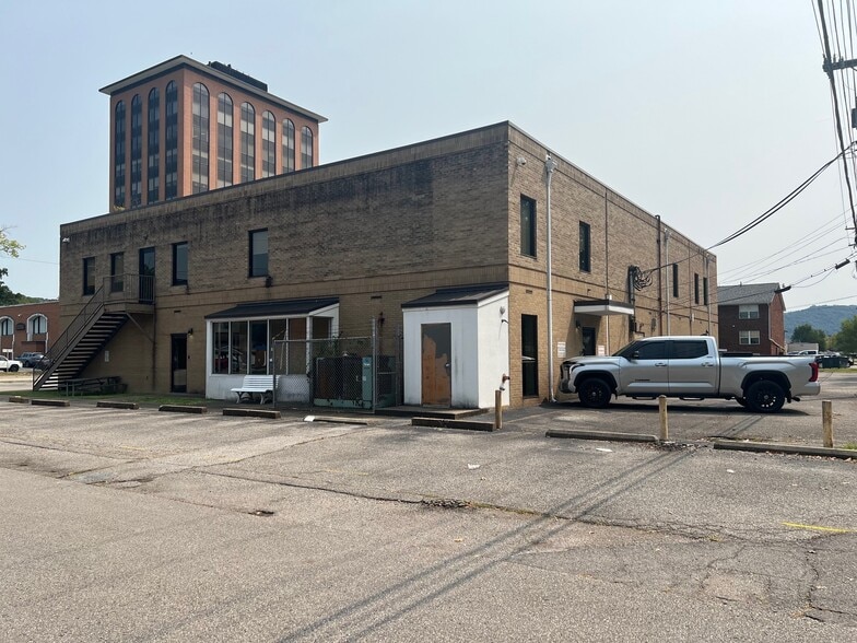 More Photos Of 4701 MacCorkle Ave SE, Charleston Medical For Sale