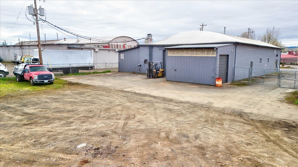 More Photos Of 890 N Main St, Independence Warehouse For Sale