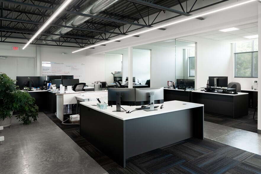More Photos Of 2800 2nd Ave, Des Moines Office For Lease