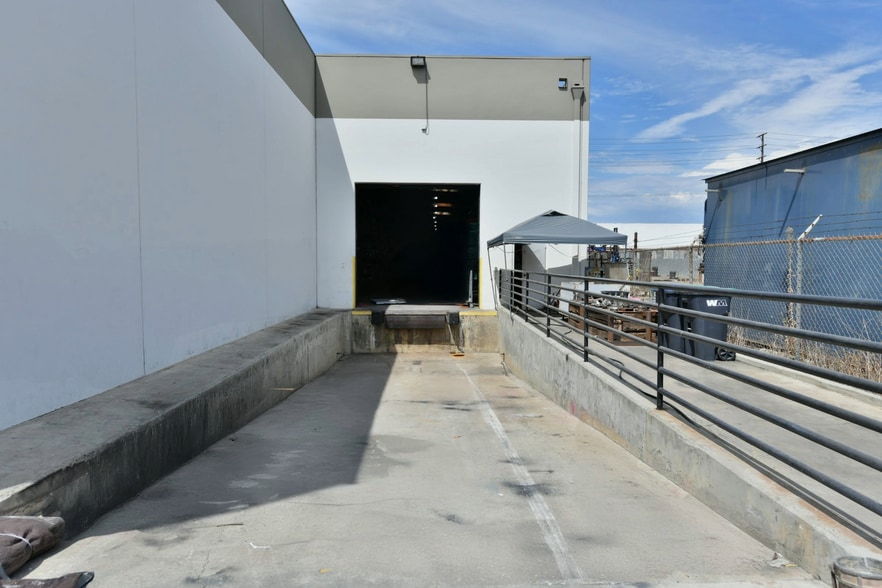 More Photos Of 3051 E Maria St, Rancho Dominguez Warehouse For Lease