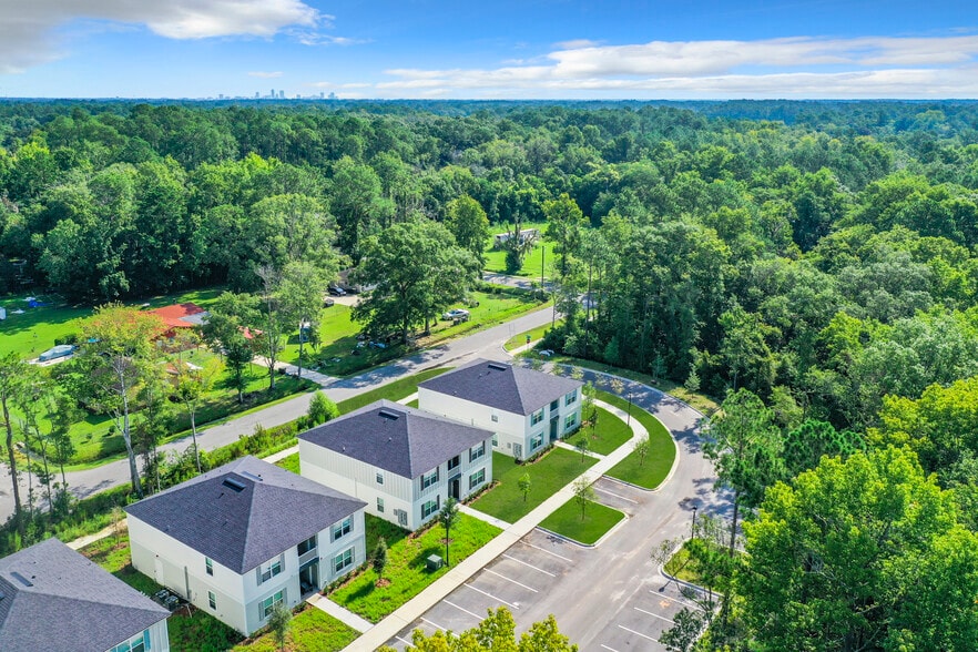 More Photos Of 6421 Breezy Oaks Way, Jacksonville Apartments For Sale