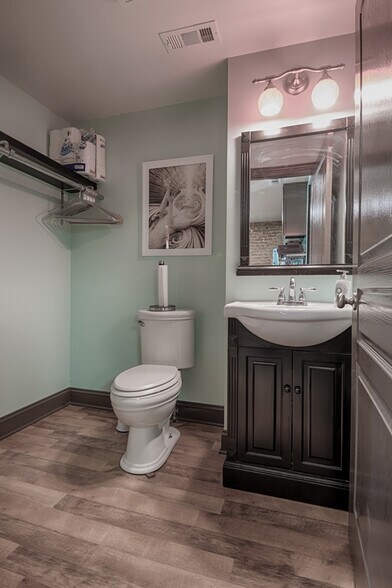 More Photos Of 116 E Central Ave, Bentonville Storefront Retail Residential For Sale