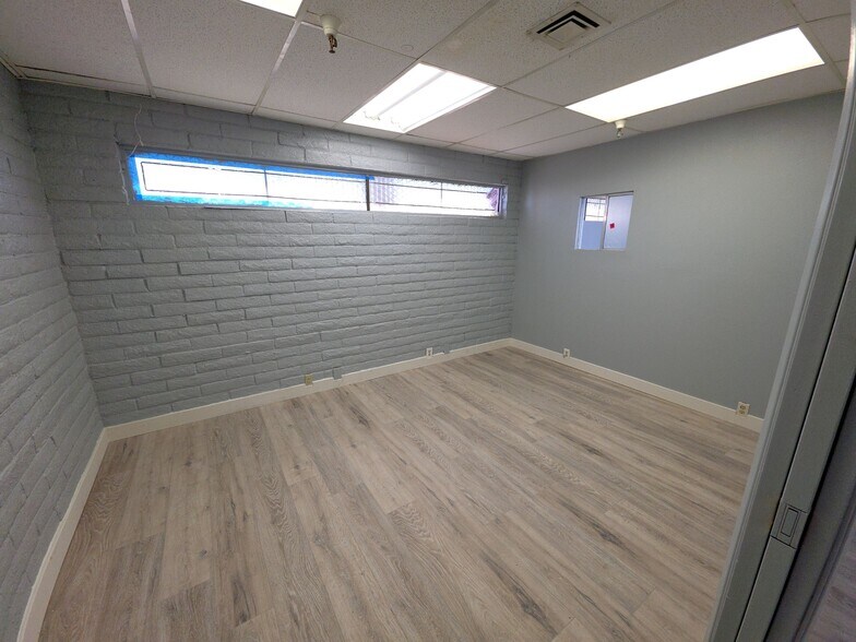 More Photos Of 3250 Palm Pky, Las Vegas Warehouse For Lease