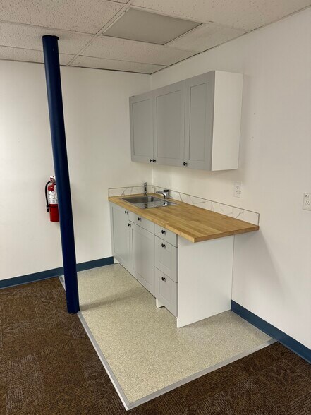 More Photos Of 1120 SE Main St, Portland Loft Creative Space For Lease