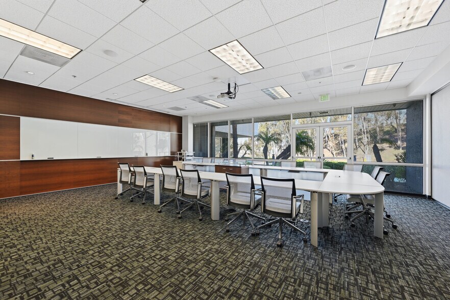 More Photos Of 9170-9190 Camino Santa Fe, San Diego Light Manufacturing For Sale