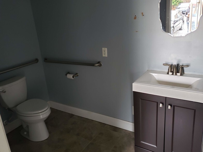 More Photos Of 301-321 Pinedge Dr, Berlin Unknown For Lease