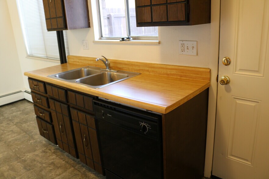 More Photos Of 333 23rd Ave, Longmont Apartments For Sale