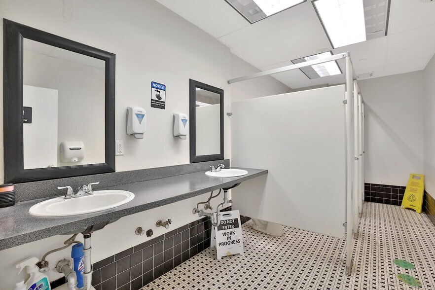 More Photos Of 16 Harrison Ave, Yonkers Warehouse For Lease