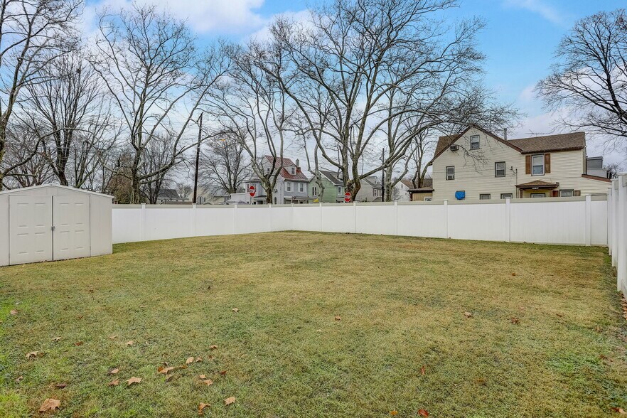 More Photos Of 329 Otter St, Bristol Flex For Lease