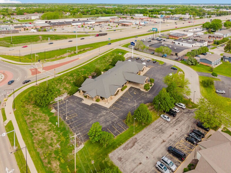 More Photos Of 1875 West Pointe Dr, Oshkosh Medical For Sale