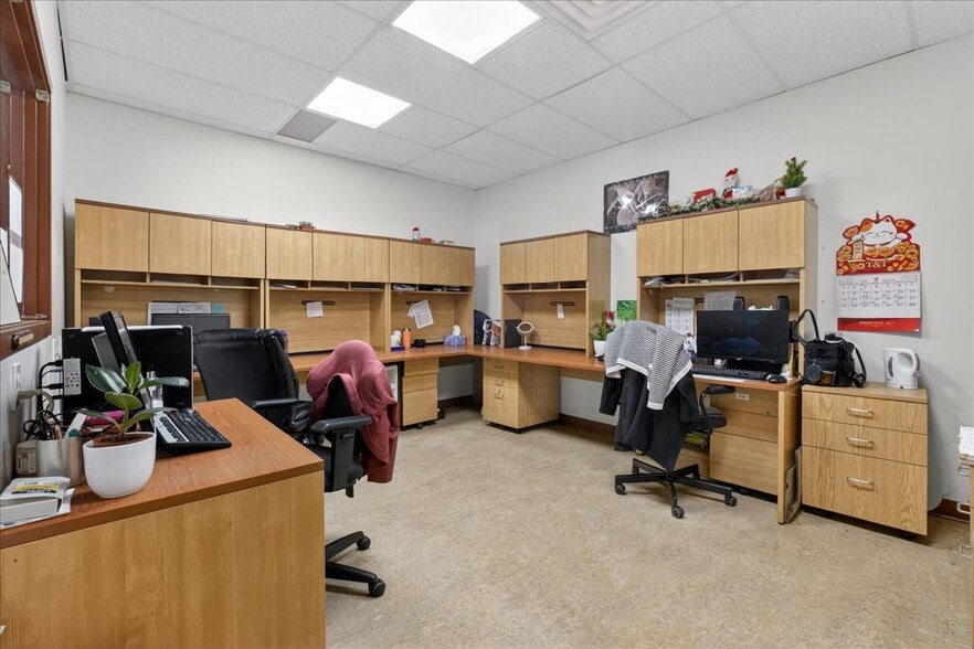 More Photos Of 11831 123 St NW, Edmonton Office For Sale
