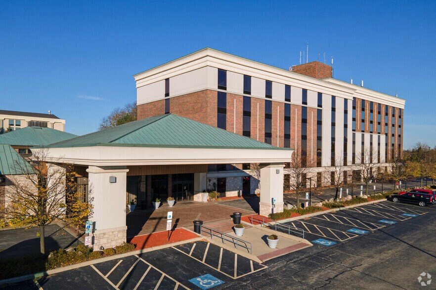 Primary Photo Of 6201 Joliet Rd, Countryside Hotel For Lease