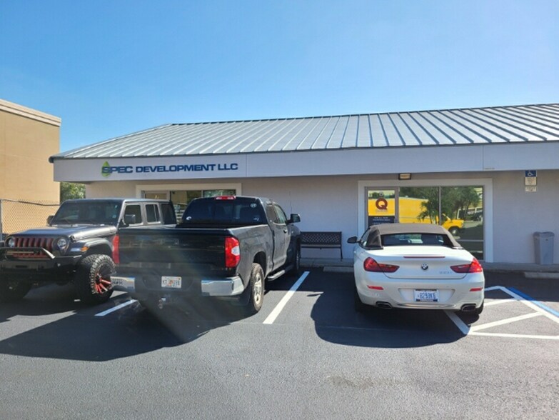 More Photos Of 1826 Trade Center Way, Naples Showroom For Lease