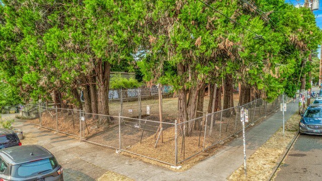 More Photos Of 2880 SE Stark St, Portland Land For Sale