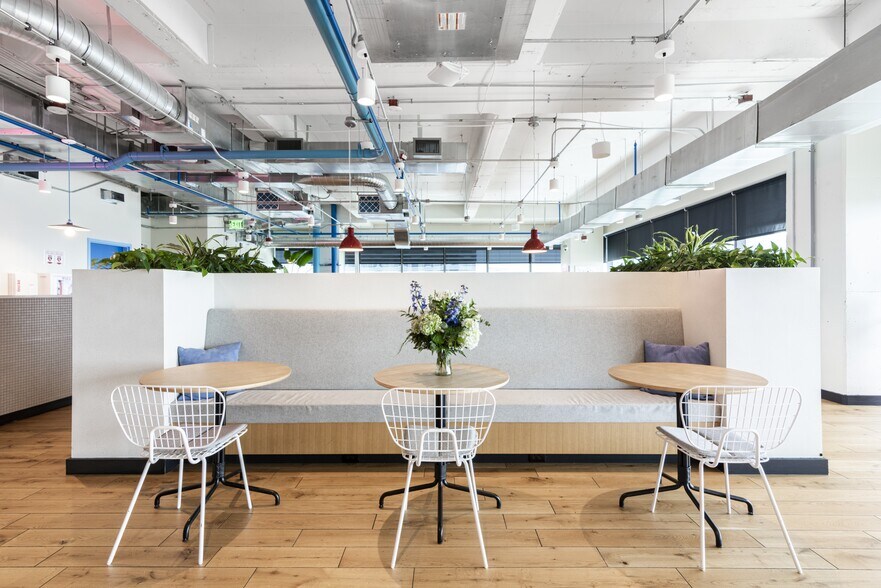 More Photos Of 615 S College St, Charlotte Office For Lease