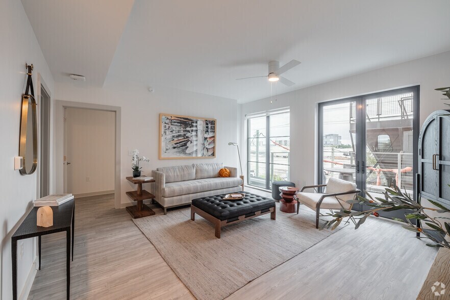 More Photos Of 55 Romney St, Charleston Apartments For Lease