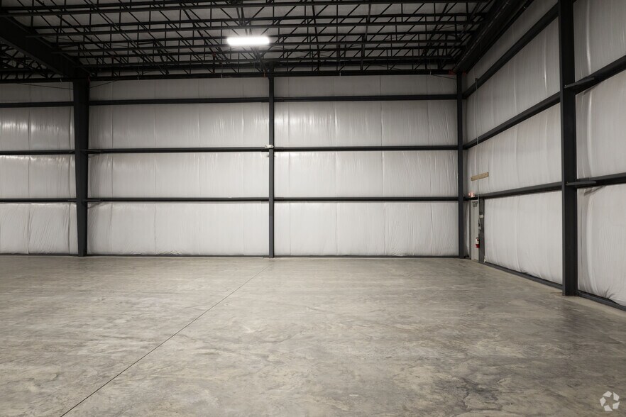 More Photos Of 113 Tabor Rd, Mechanicville Distribution For Sale