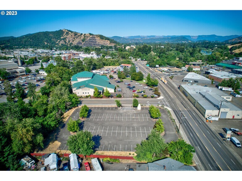 More Photos Of 0 DIAMOND LAKE blvd, Roseburg Land For Sale