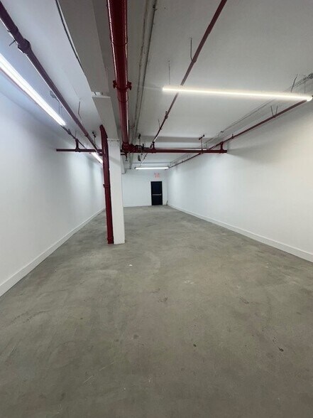 More Photos Of 175 Walnut Ave, Bronx Warehouse For Lease