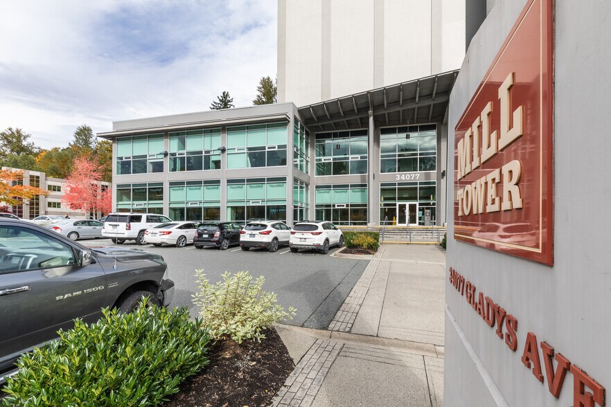 More Photos Of 34077 Gladys Ave, Abbotsford Office For Lease