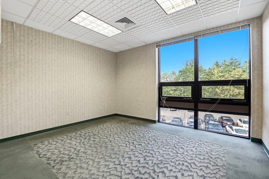 More Photos Of 25 Manchester St, Merrimack Loft Creative Space For Lease