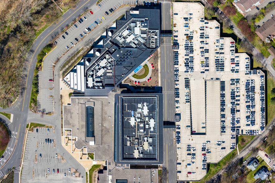 More Photos Of 300-500 Frank W Burr Blvd, Teaneck Unknown For Lease