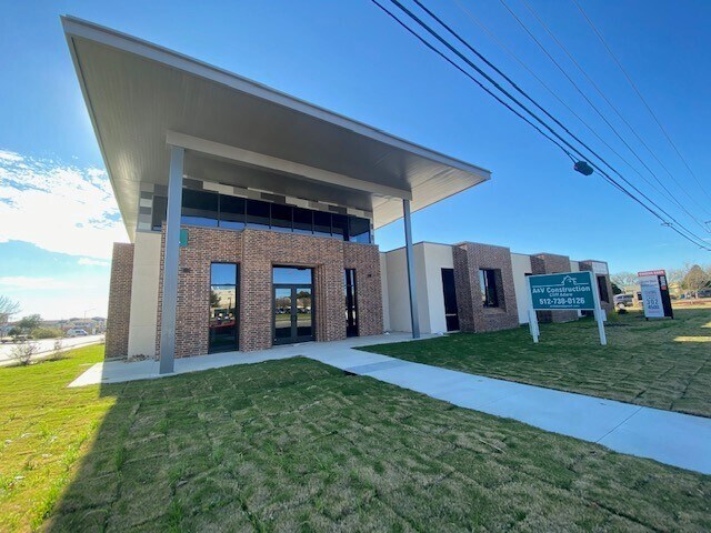 More Photos Of 1310 Wonder World Dr, San Marcos Storefront Retail Office For Lease