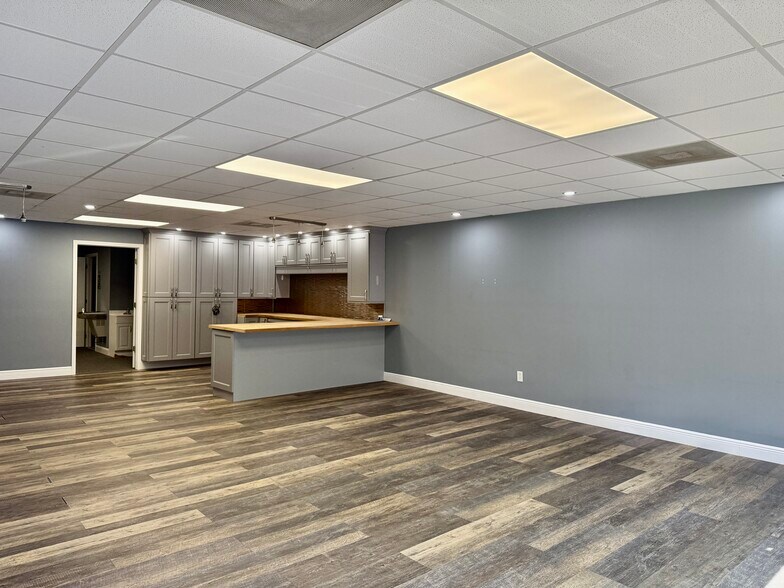 More Photos Of 4645 Gulf Breeze Pky, Gulf Breeze Office For Sale