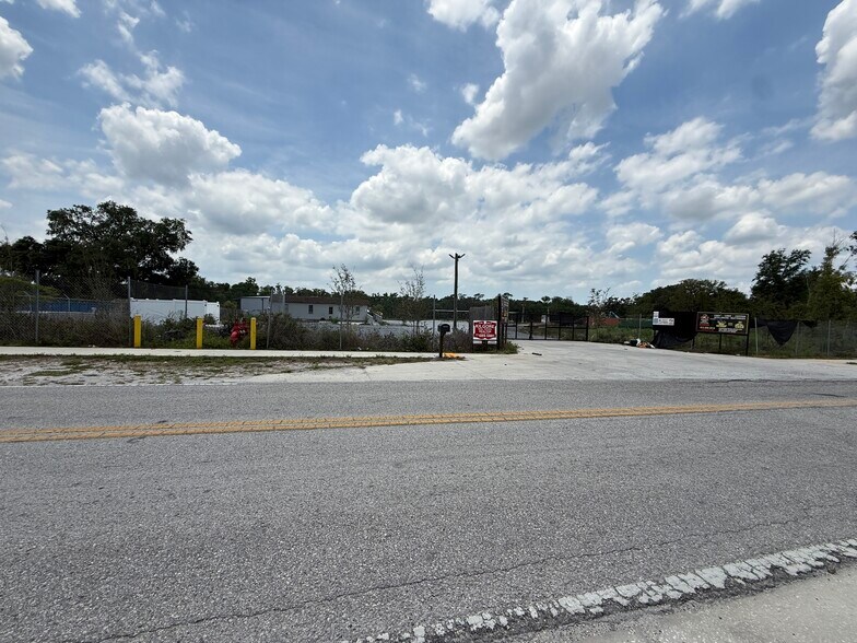 More Photos Of 2909 Sammonds Rd, Plant City Manufacturing For Lease